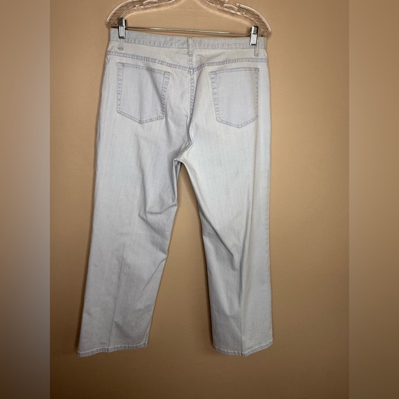 Chicos High-Rise Straight-Leg Crop Jeans Light Blue Size 12 or Large - Picture 2 of 7